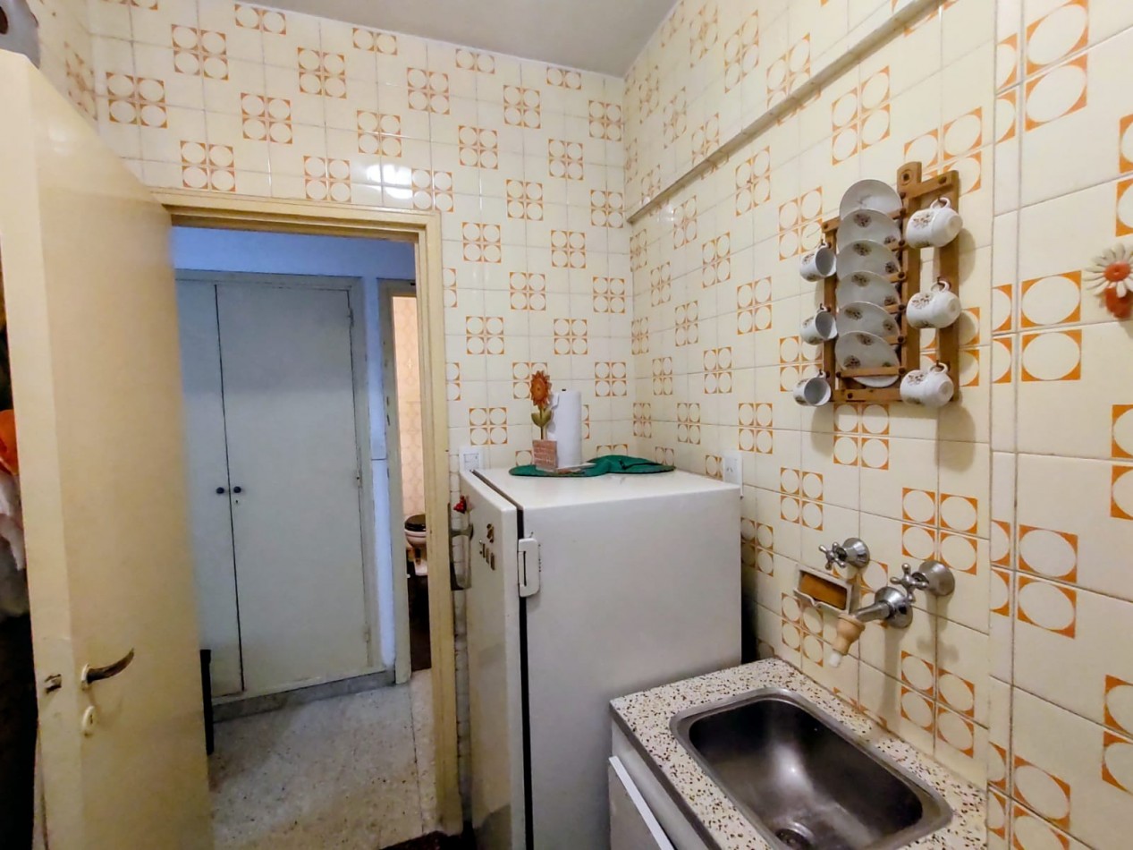 Venta departamento dos ambientes lateral zona centro