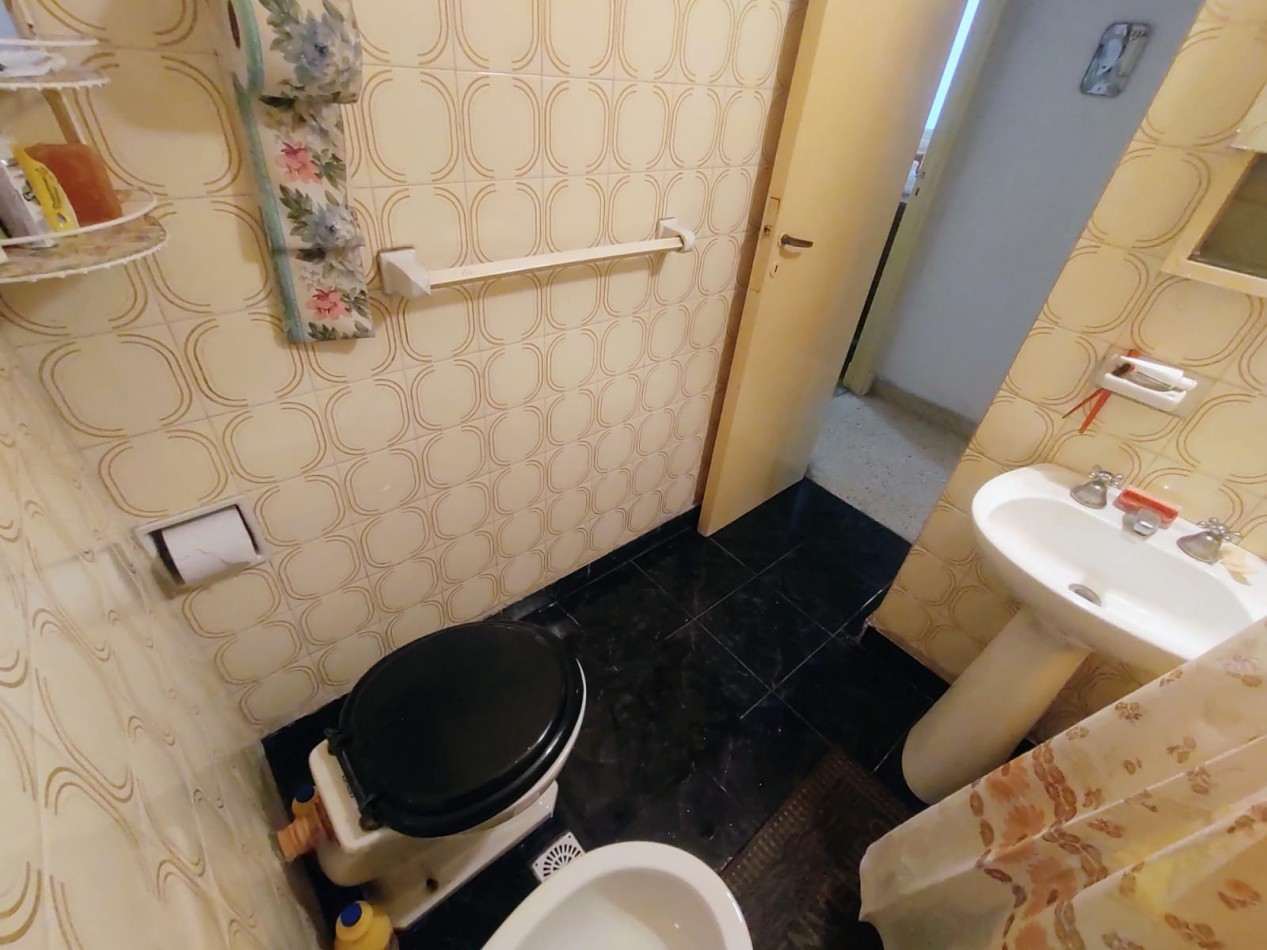 Venta departamento dos ambientes lateral zona centro