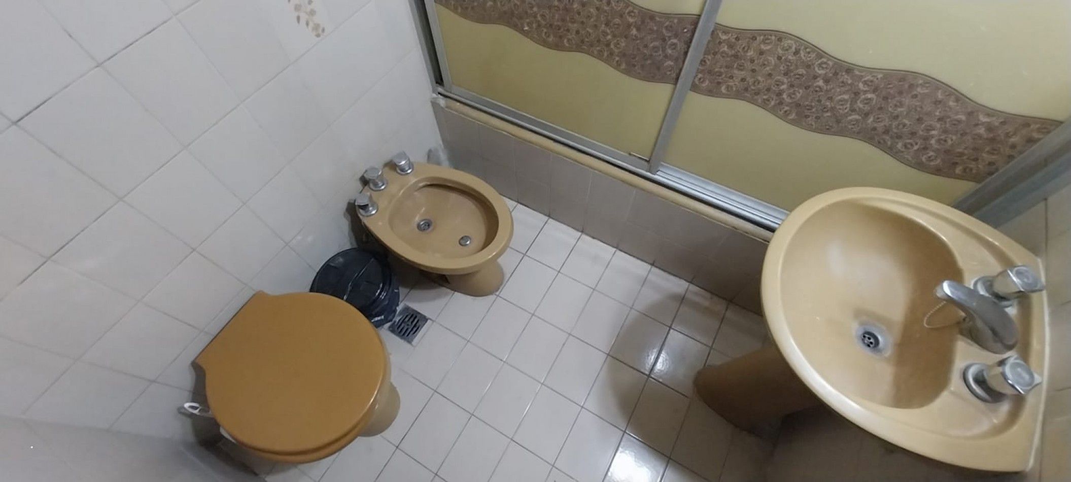 VENTA DEPTO 2 AMB CON DEPENDECIA Y LAVADERO. BALCON SALIENTE AL FRENTE. PLAZA COLON