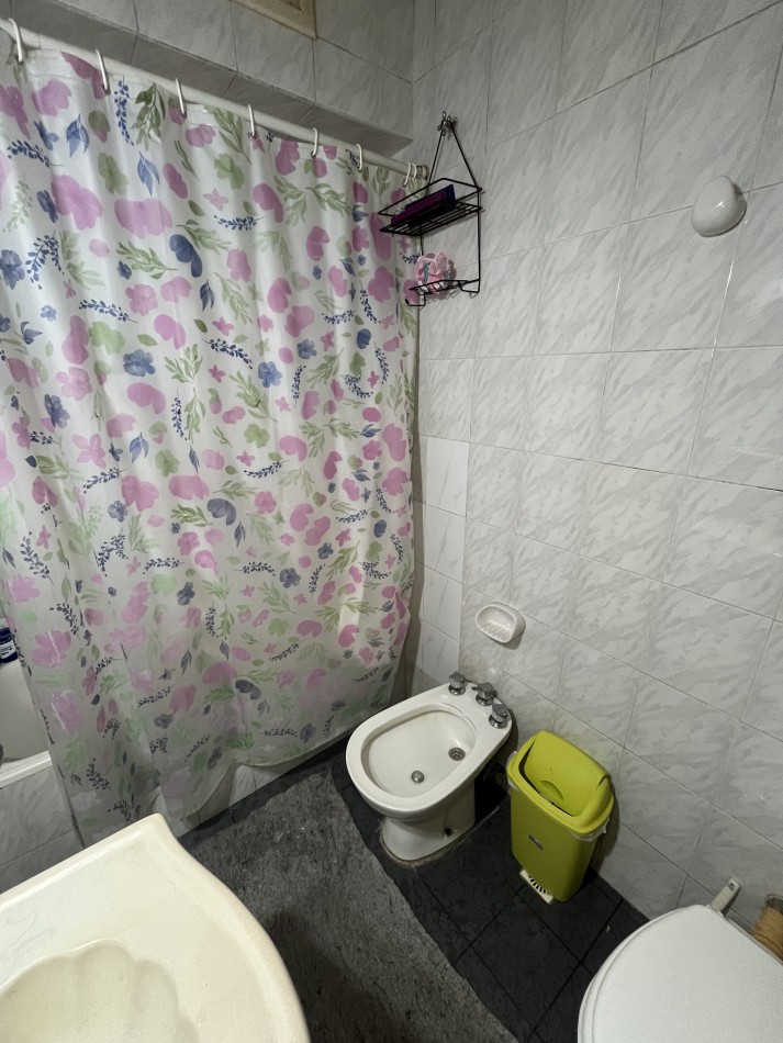 VENTA DOS PH 2 Y 3 AMBIENTES A RECICLAR EN POMPEYA. VENTA EN BLOCK APTO CREDITO