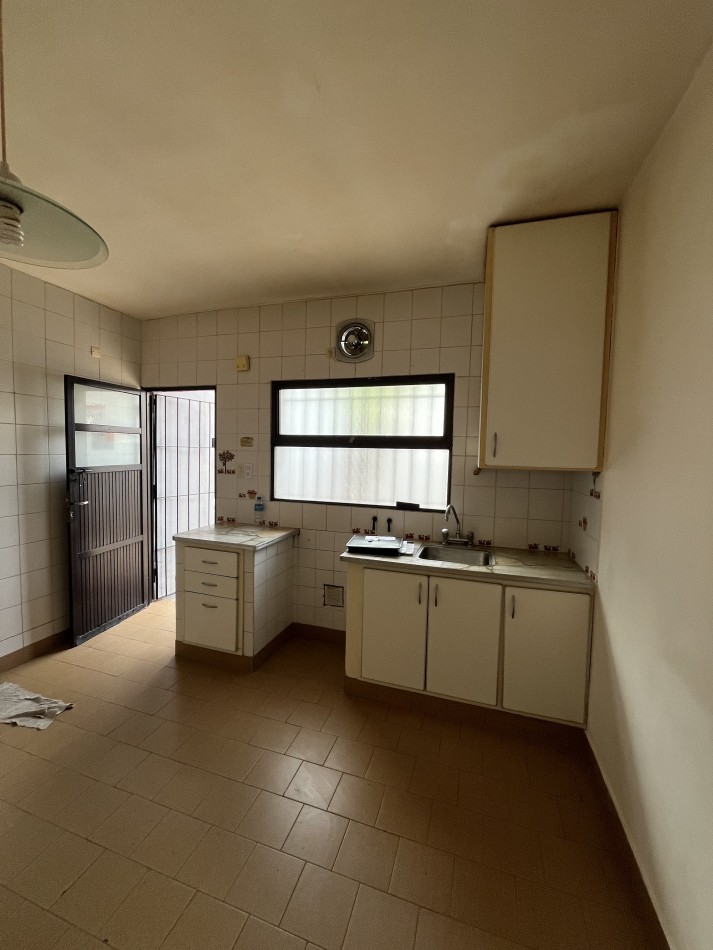 VENTA DOS PH 2 Y 3 AMBIENTES A RECICLAR EN POMPEYA. VENTA EN BLOCK APTO CREDITO