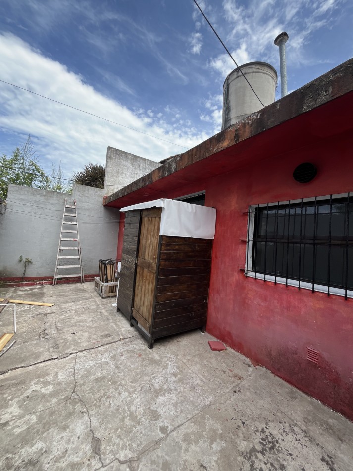 VENTA DOS PH 2 Y 3 AMBIENTES A RECICLAR EN POMPEYA. VENTA EN BLOCK APTO CREDITO