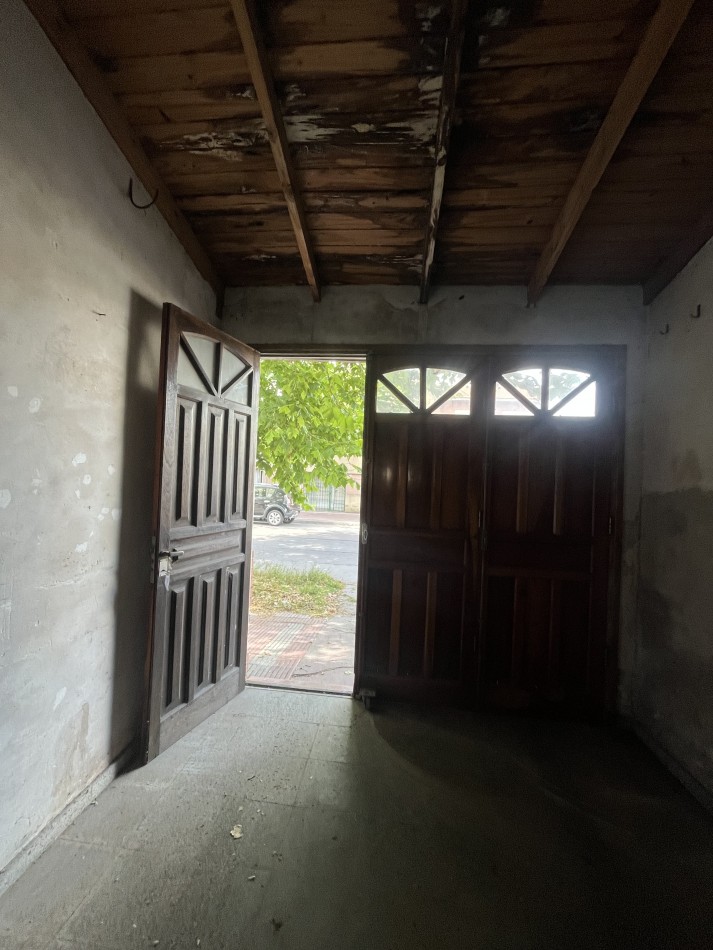 VENTA DOS PH 2 Y 3 AMBIENTES A RECICLAR EN POMPEYA. VENTA EN BLOCK APTO CREDITO