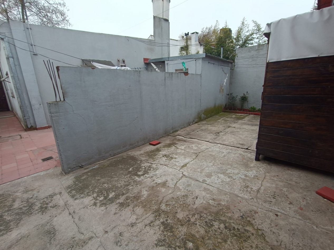 VENTA DOS PH 2 Y 3 AMBIENTES A RECICLAR EN POMPEYA. VENTA EN BLOCK APTO CREDITO