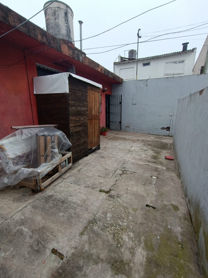 VENTA DOS PH 2 Y 3 AMBIENTES A RECICLAR EN POMPEYA. VENTA EN BLOCK APTO CREDITO