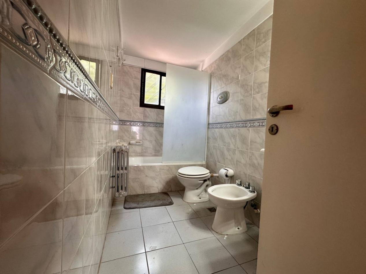 VENTA CASA 5 AMBIENTES CALEFACCION CENTRAL BARRIO PERLA NORTE