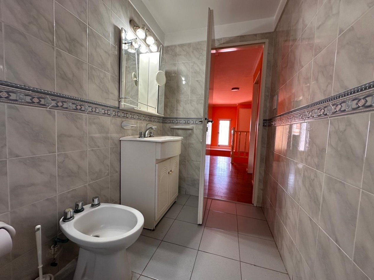 VENTA CASA 5 AMBIENTES CALEFACCION CENTRAL BARRIO PERLA NORTE