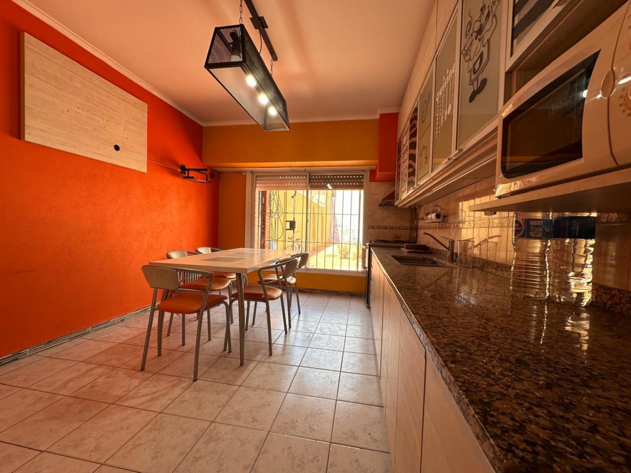 VENTA CASA 5 AMBIENTES CALEFACCION CENTRAL BARRIO PERLA NORTE