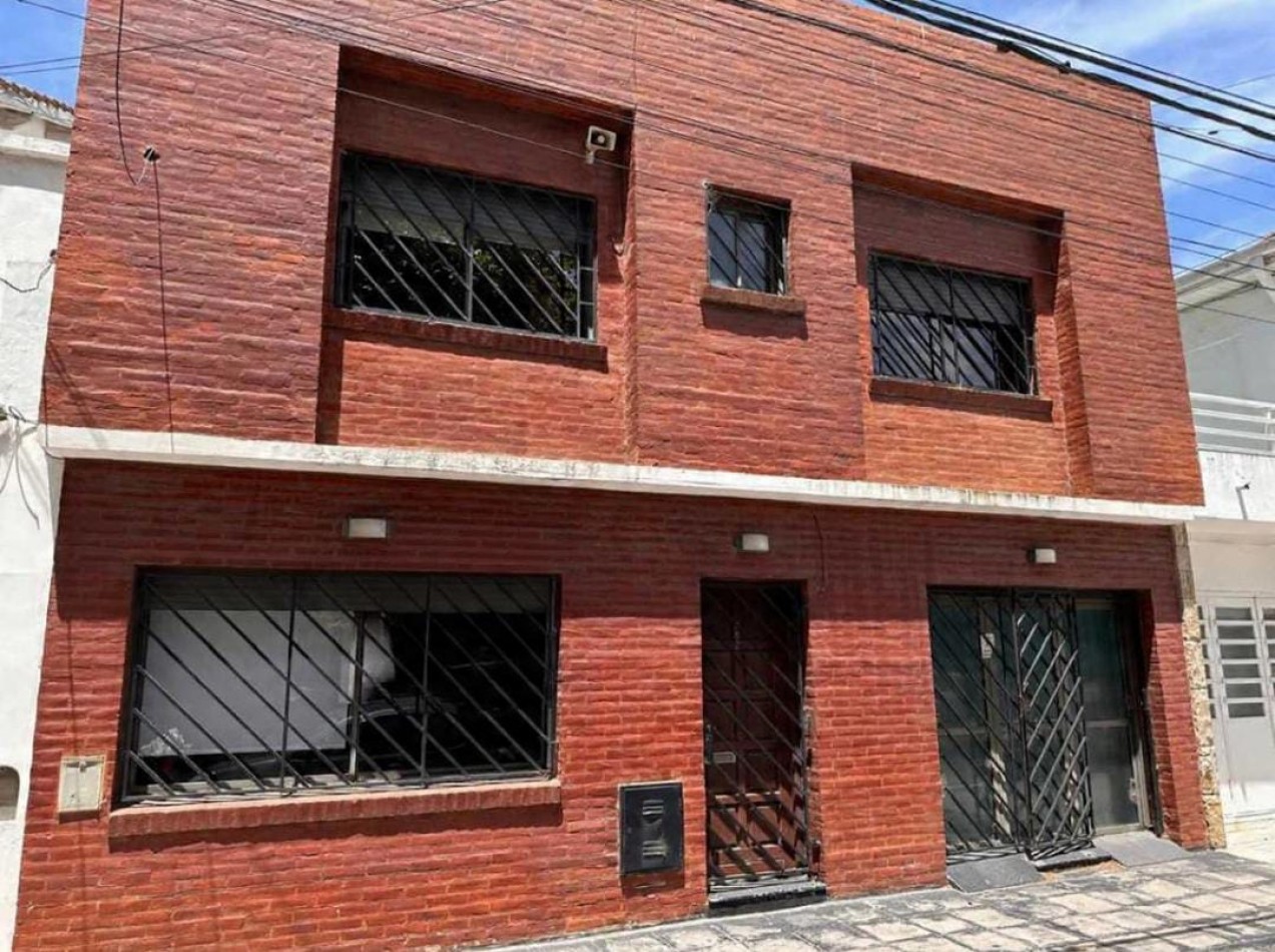 VENTA CASA 5 AMBIENTES CALEFACCION CENTRAL BARRIO PERLA NORTE