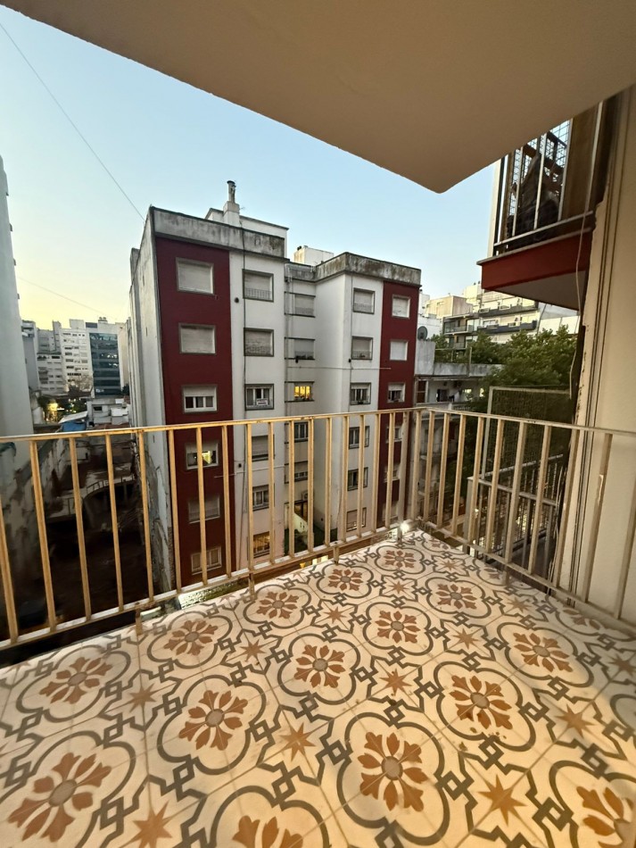 Venta Departamento 4 ambientes con cochera, reciclado y amoblado