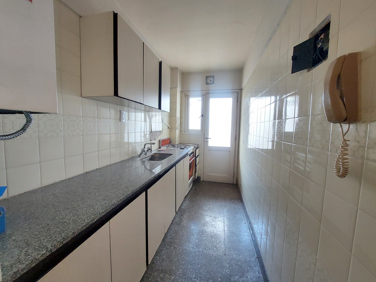 Dos ambientes. Dos patios y Cochera doble.