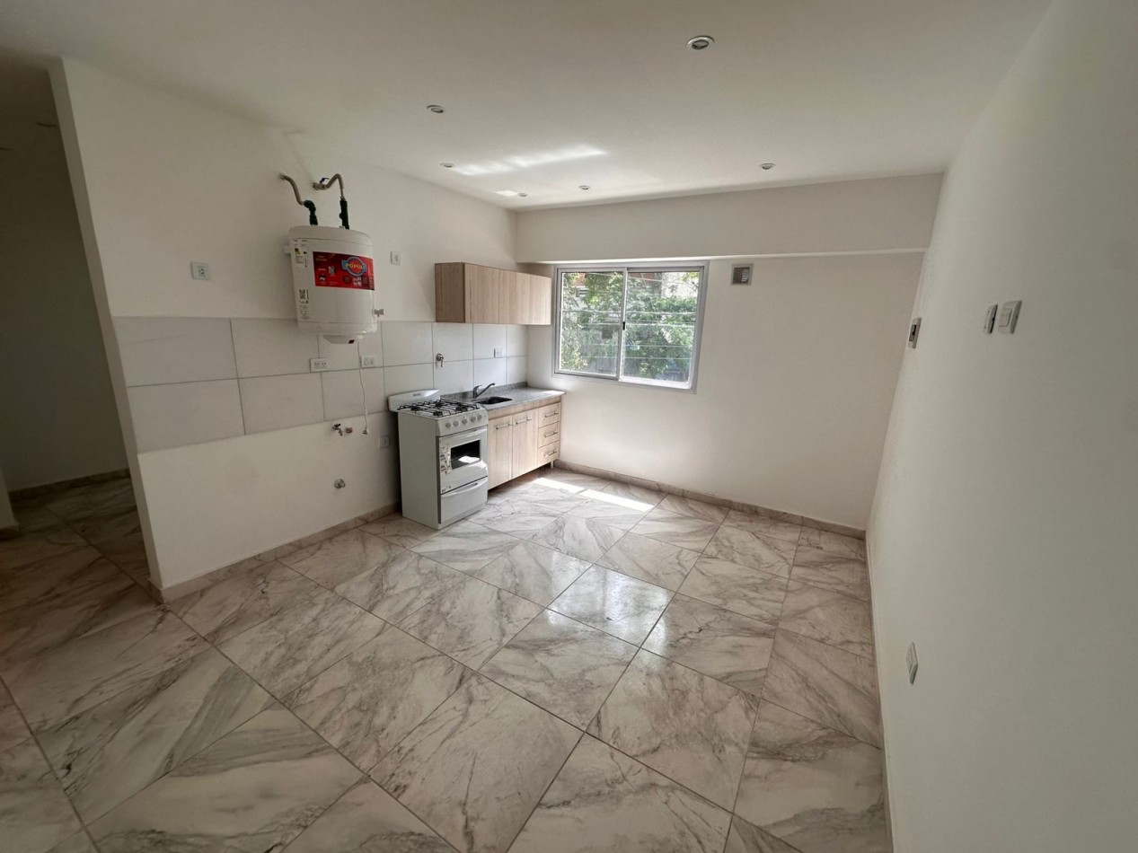 PH 2 MBIENTES  CON TERRAZA 1° PISO POR ESCALERA