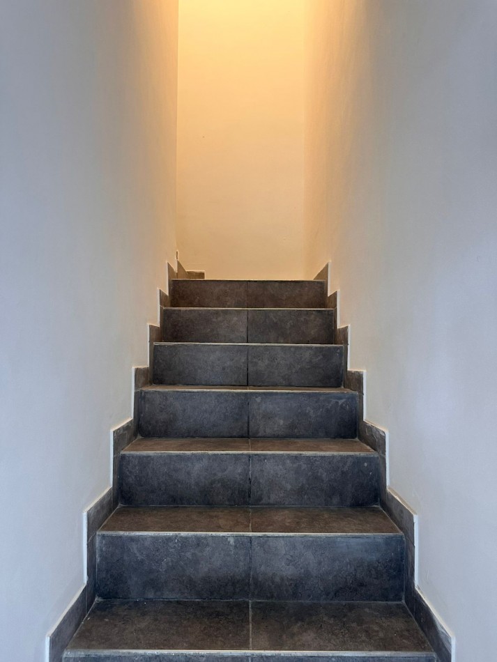 PH 2 MBIENTES  CON TERRAZA 1° PISO POR ESCALERA