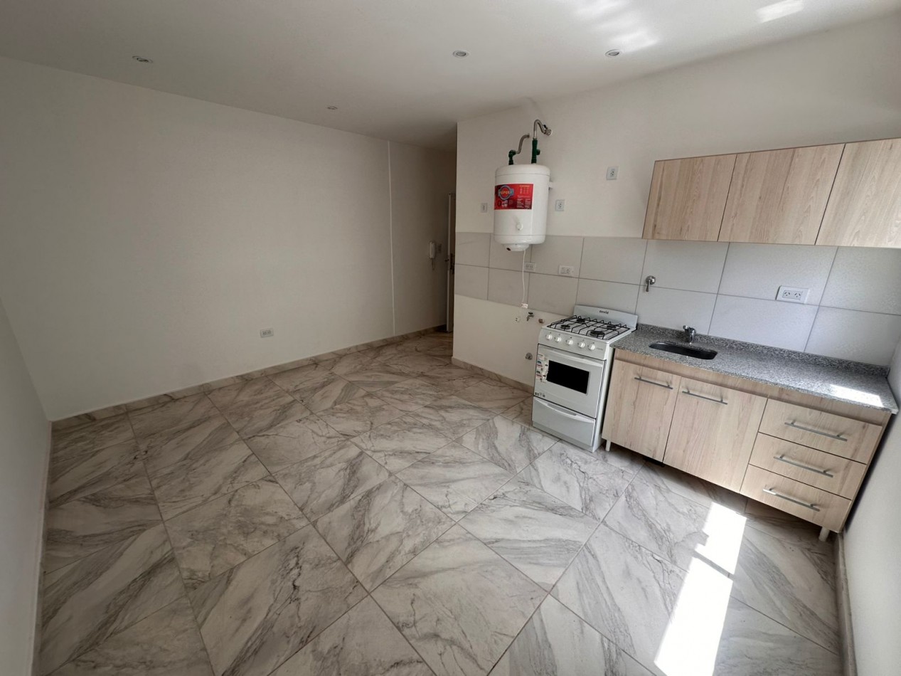 PH 2 MBIENTES  CON TERRAZA 1° PISO POR ESCALERA