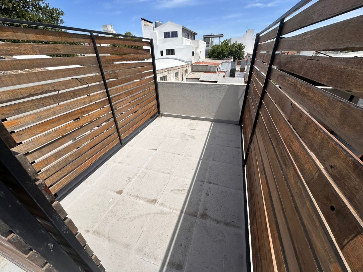 PH 2 MBIENTES  CON TERRAZA 1° PISO POR ESCALERA