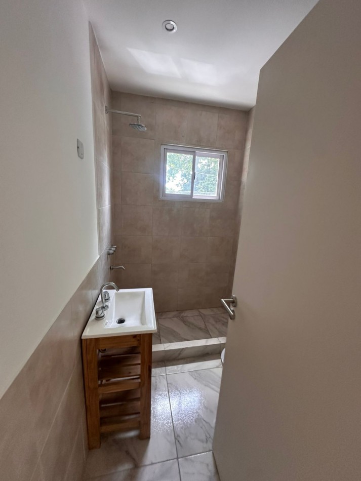 PH 2 MBIENTES  CON TERRAZA 1° PISO POR ESCALERA