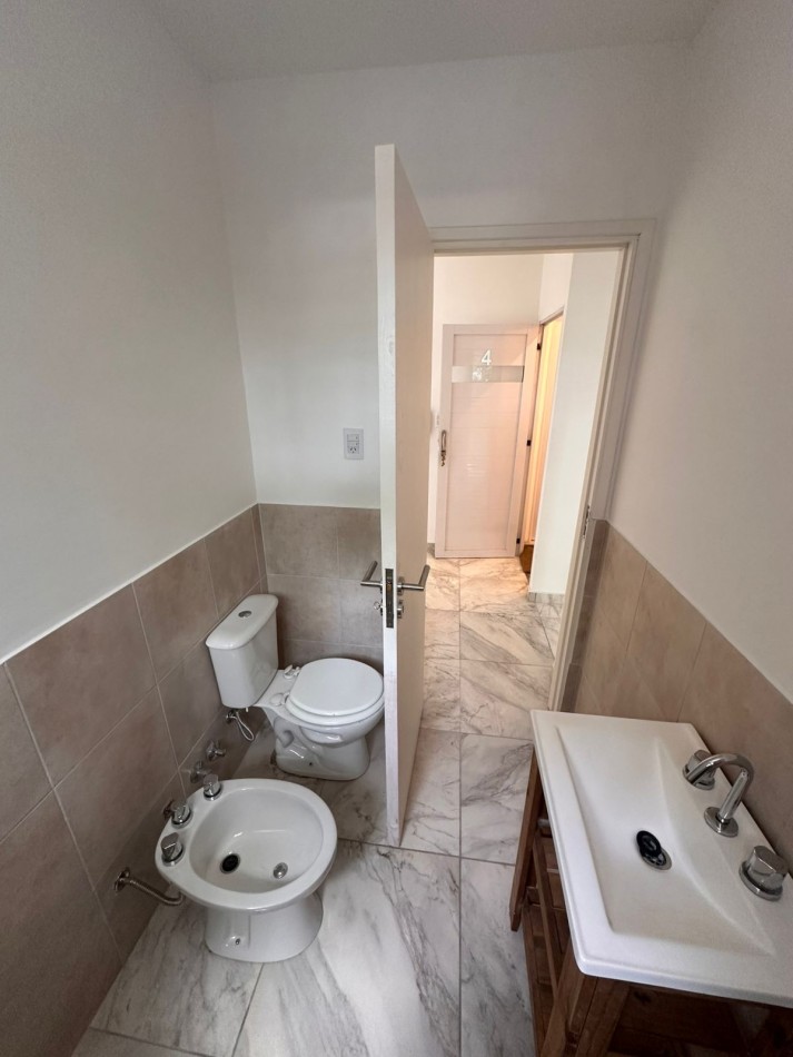 PH 2 MBIENTES  CON TERRAZA 1° PISO POR ESCALERA