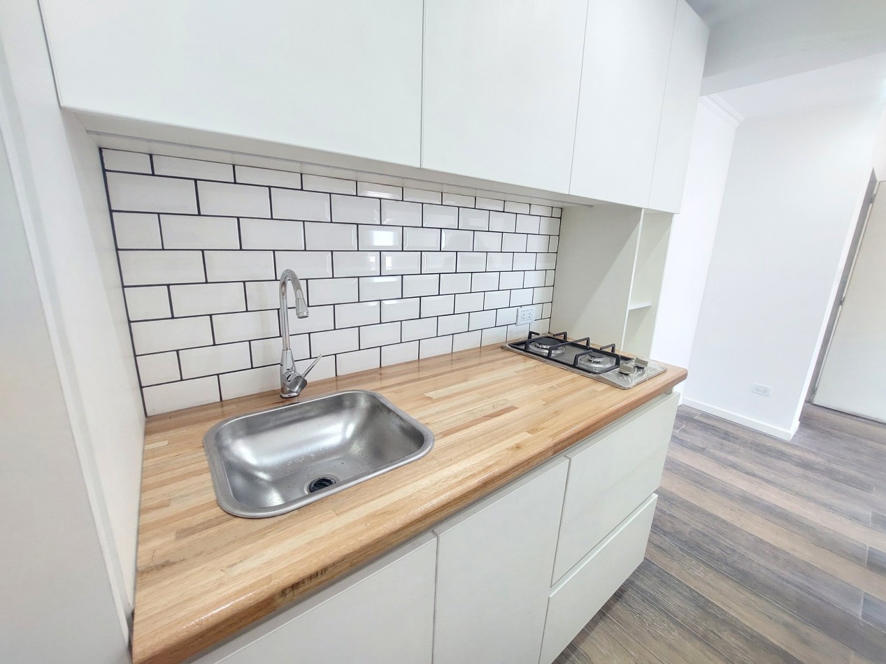 Dos ambientes reciclado con losa radiante. Vista abierta, luminoso y silencioso. Permuta.