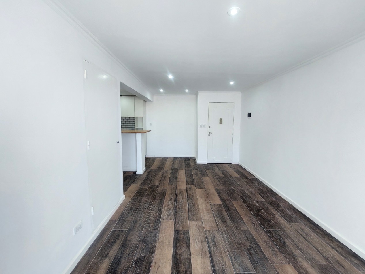 Dos ambientes reciclado con losa radiante. Vista abierta, luminoso y silencioso. Permuta.