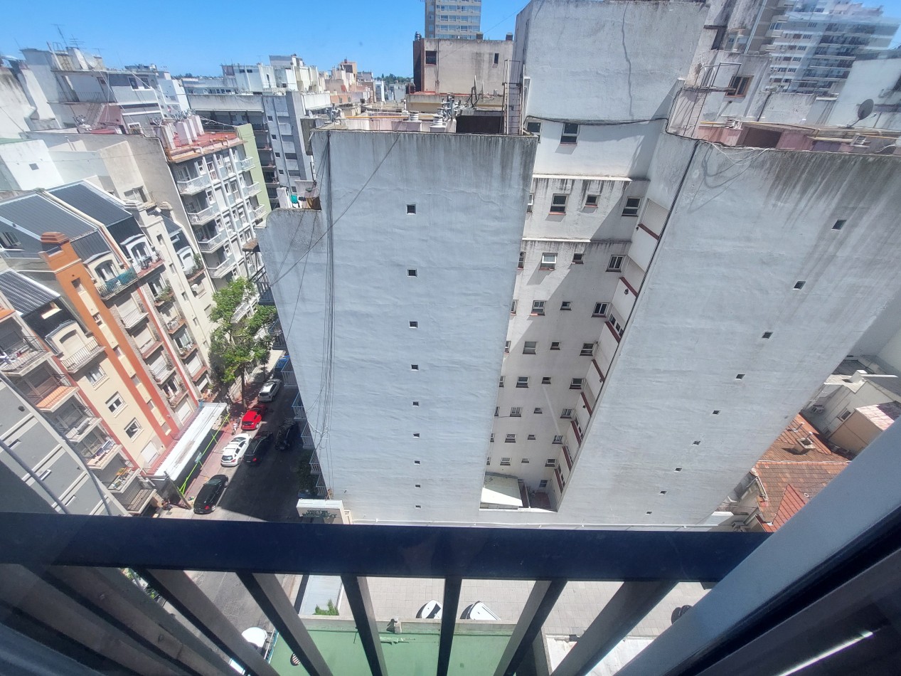 Dos ambientes reciclado con losa radiante. Vista abierta, luminoso y silencioso. Permuta.