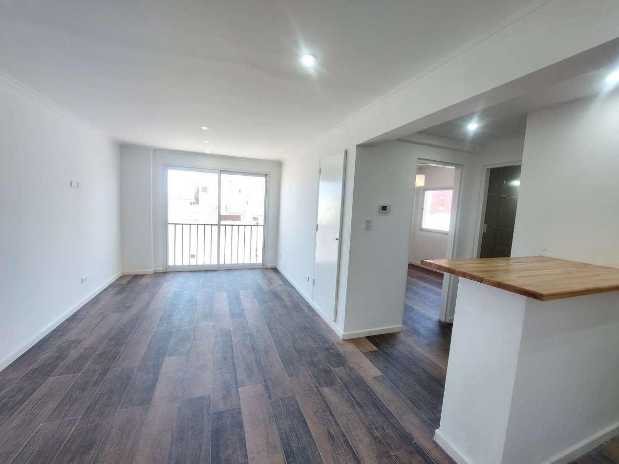 Dos ambientes reciclado con losa radiante. Vista abierta, luminoso y silencioso. Permuta.