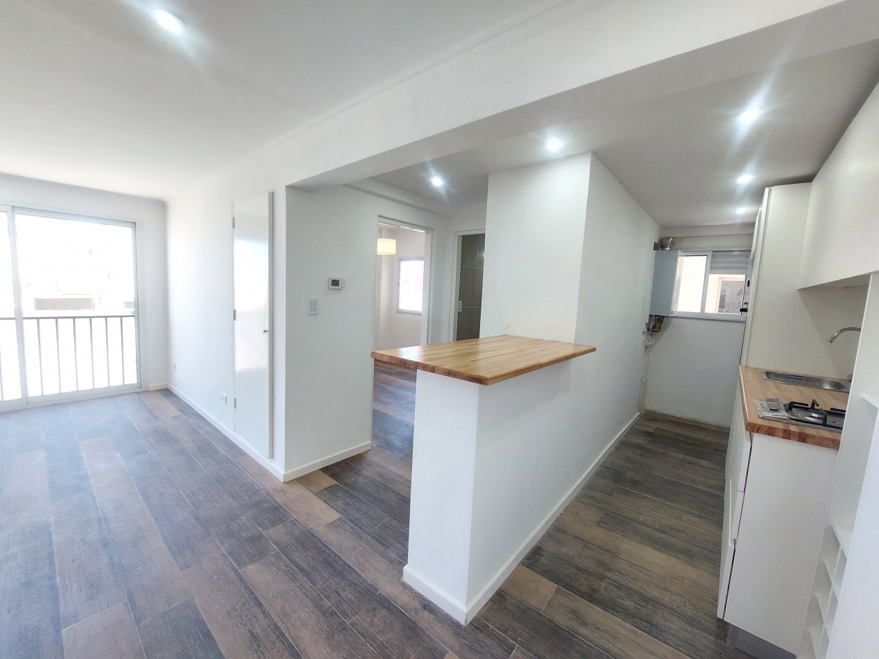 Dos ambientes reciclado con losa radiante. Vista abierta, luminoso y silencioso. Permuta.