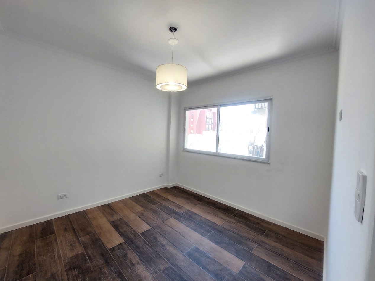 Dos ambientes reciclado con losa radiante. Vista abierta, luminoso y silencioso. Permuta.