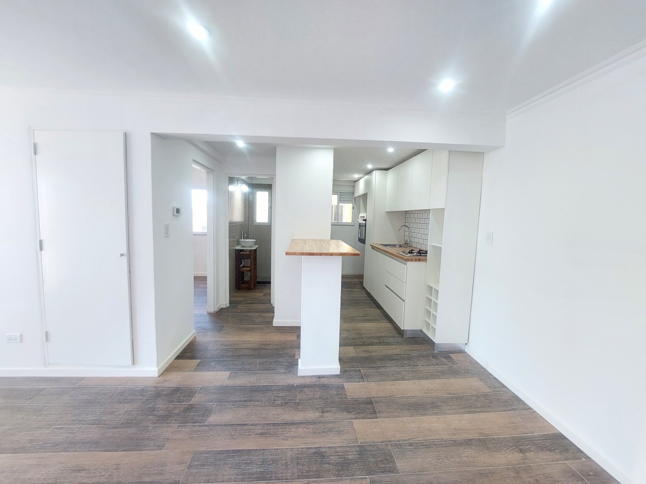 Dos ambientes reciclado con losa radiante. Vista abierta, luminoso y silencioso. Permuta.