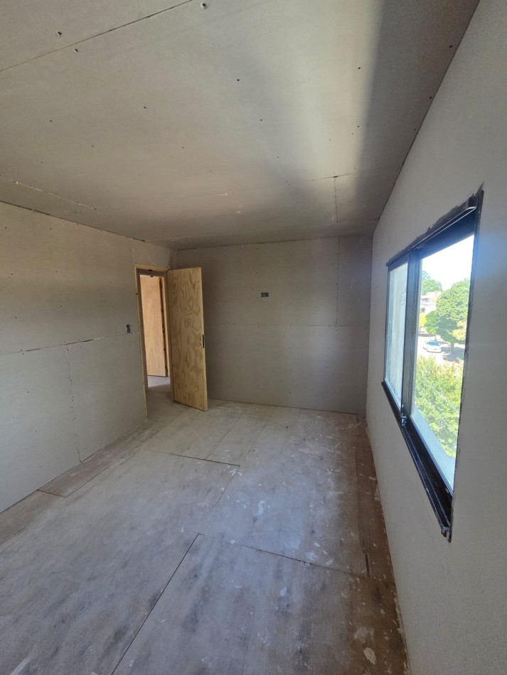 DUPLEX 3 AMBIENTES AL FRENTE-VEREDA DE SOL-BALCON