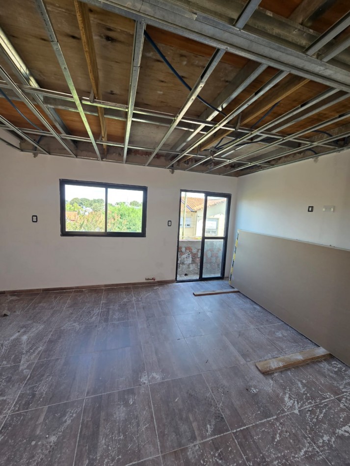 DUPLEX 3 AMBIENTES AL FRENTE-VEREDA DE SOL-BALCON