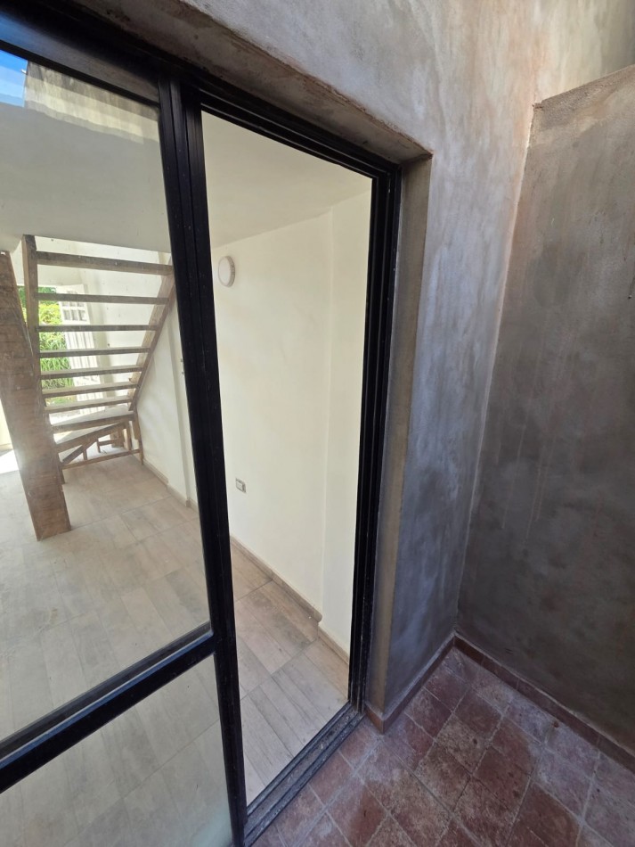 DUPLEX 2 AMBIENTES FRENTE CON PATIO