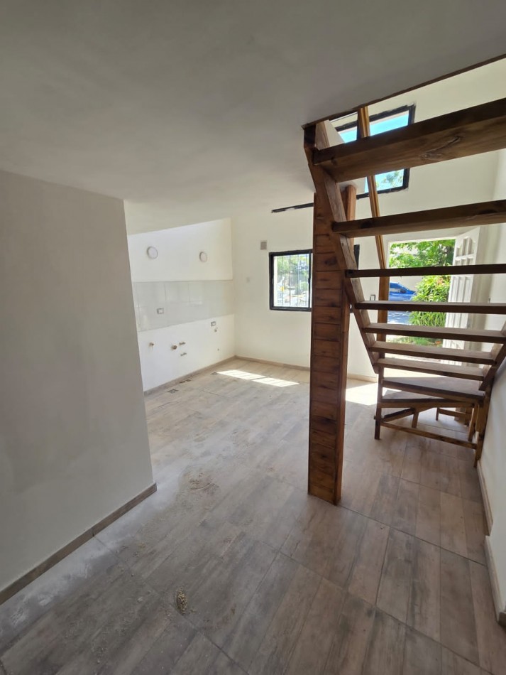 DUPLEX 2 AMBIENTES FRENTE CON PATIO