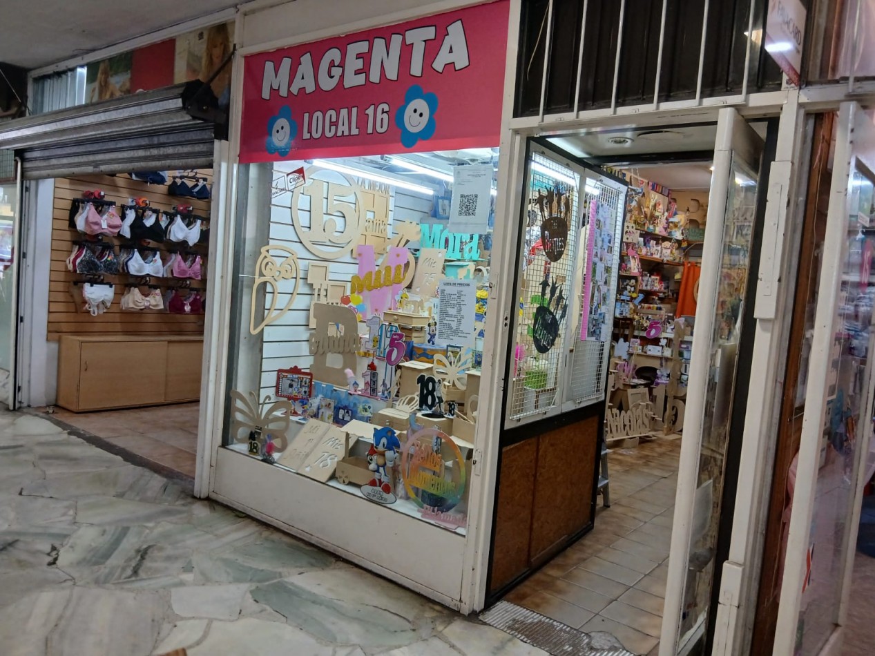 Venta local en galeria zona muy comercial.