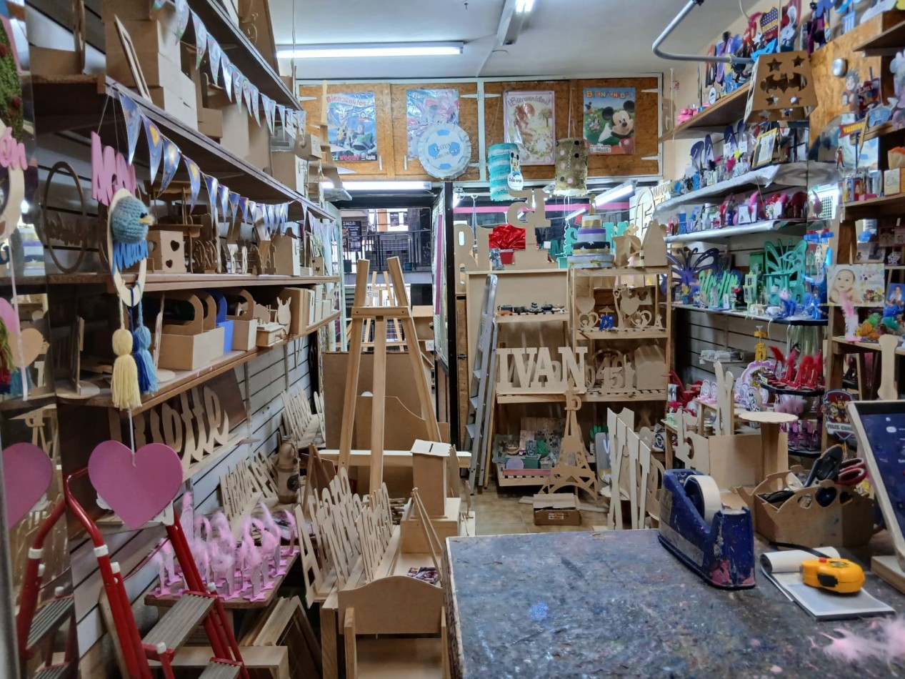 Venta local en galeria zona muy comercial.