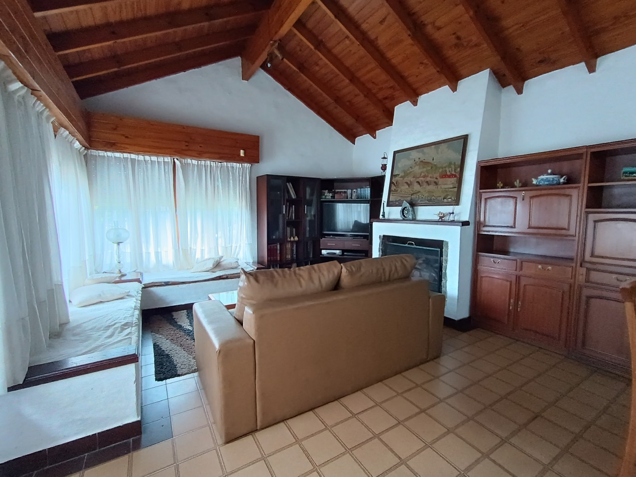 Casa 3 ambientes sobre dos lotes + departamento, cochera, quincho parque en Colinas de Peralta Ramos