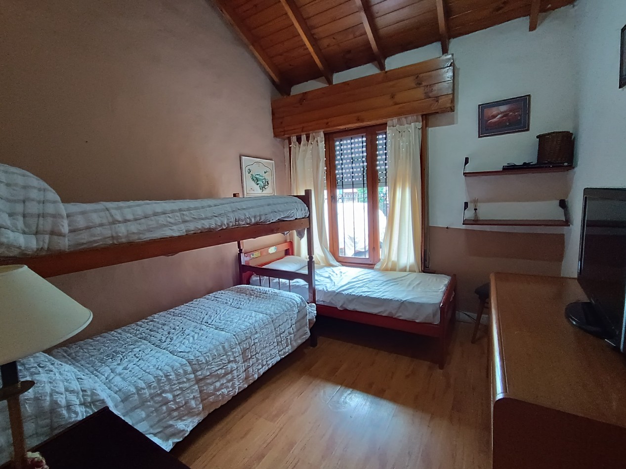 Casa 3 ambientes sobre dos lotes + departamento, cochera, quincho parque en Colinas de Peralta Ramos