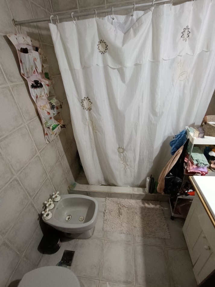 Casa 3 ambientes sobre dos lotes + departamento, cochera, quincho parque en Colinas de Peralta Ramos