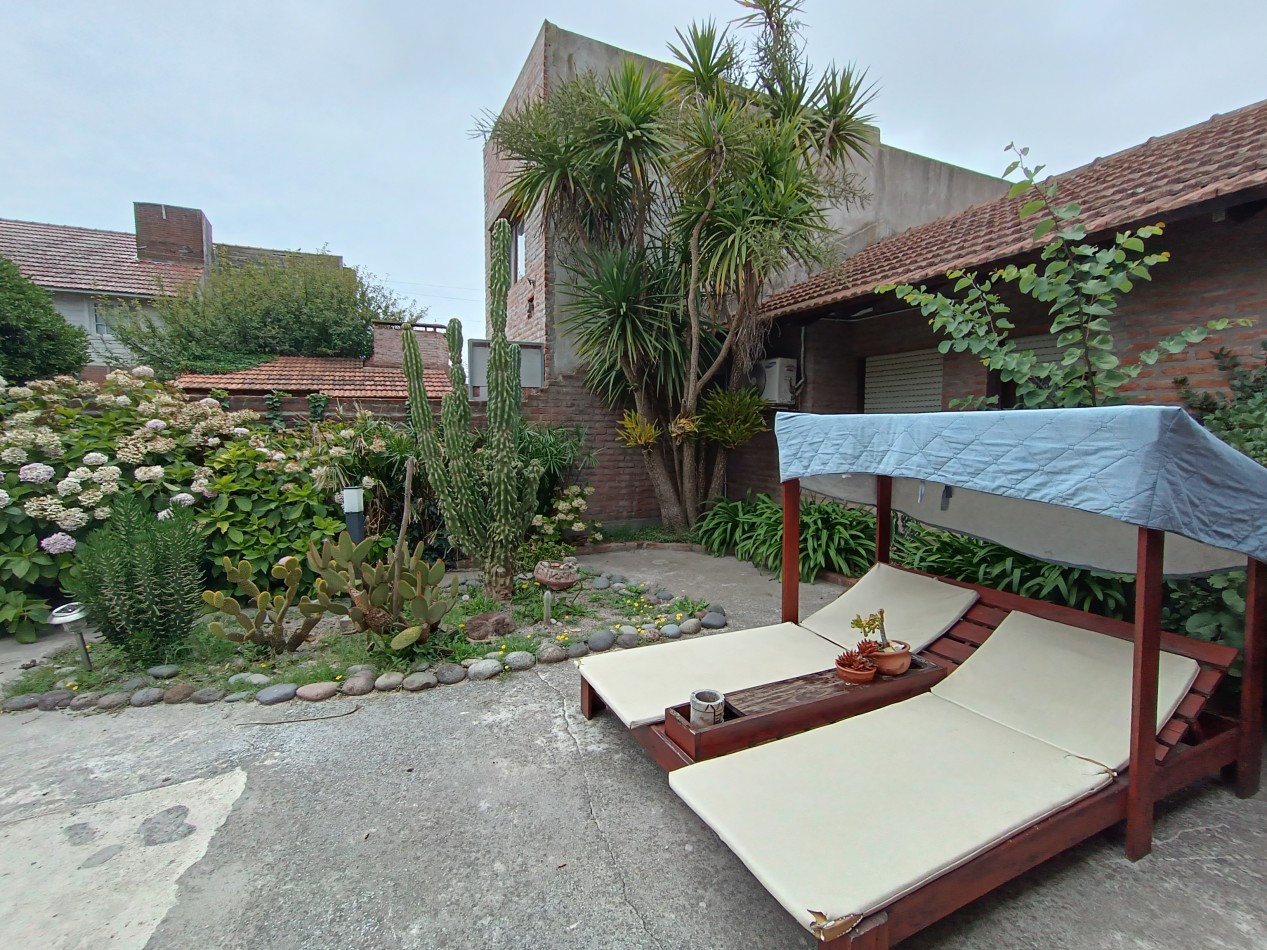 Casa 3 ambientes sobre dos lotes + departamento, cochera, quincho parque en Colinas de Peralta Ramos