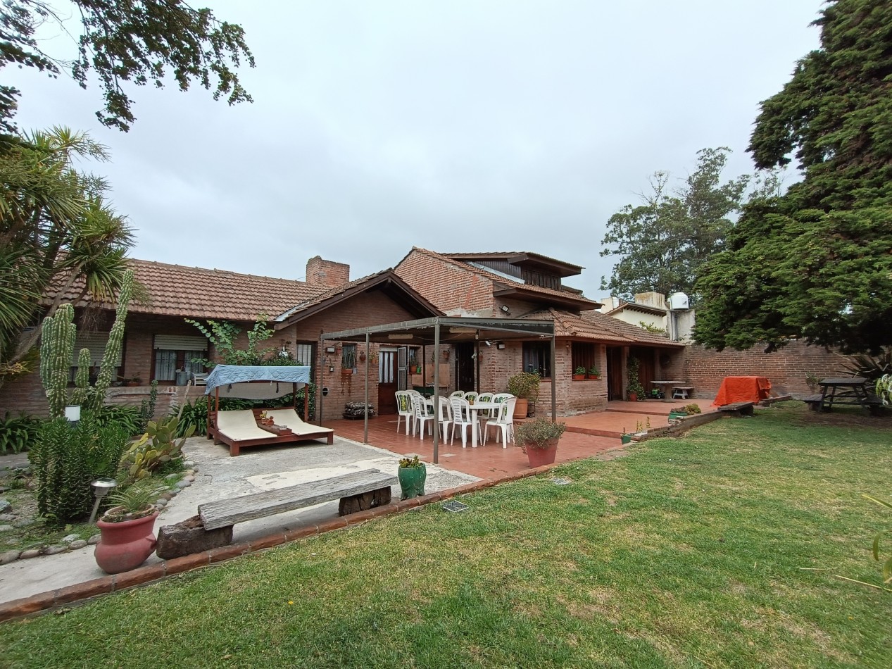 Casa 3 ambientes sobre dos lotes + departamento, cochera, quincho parque en Colinas de Peralta Ramos