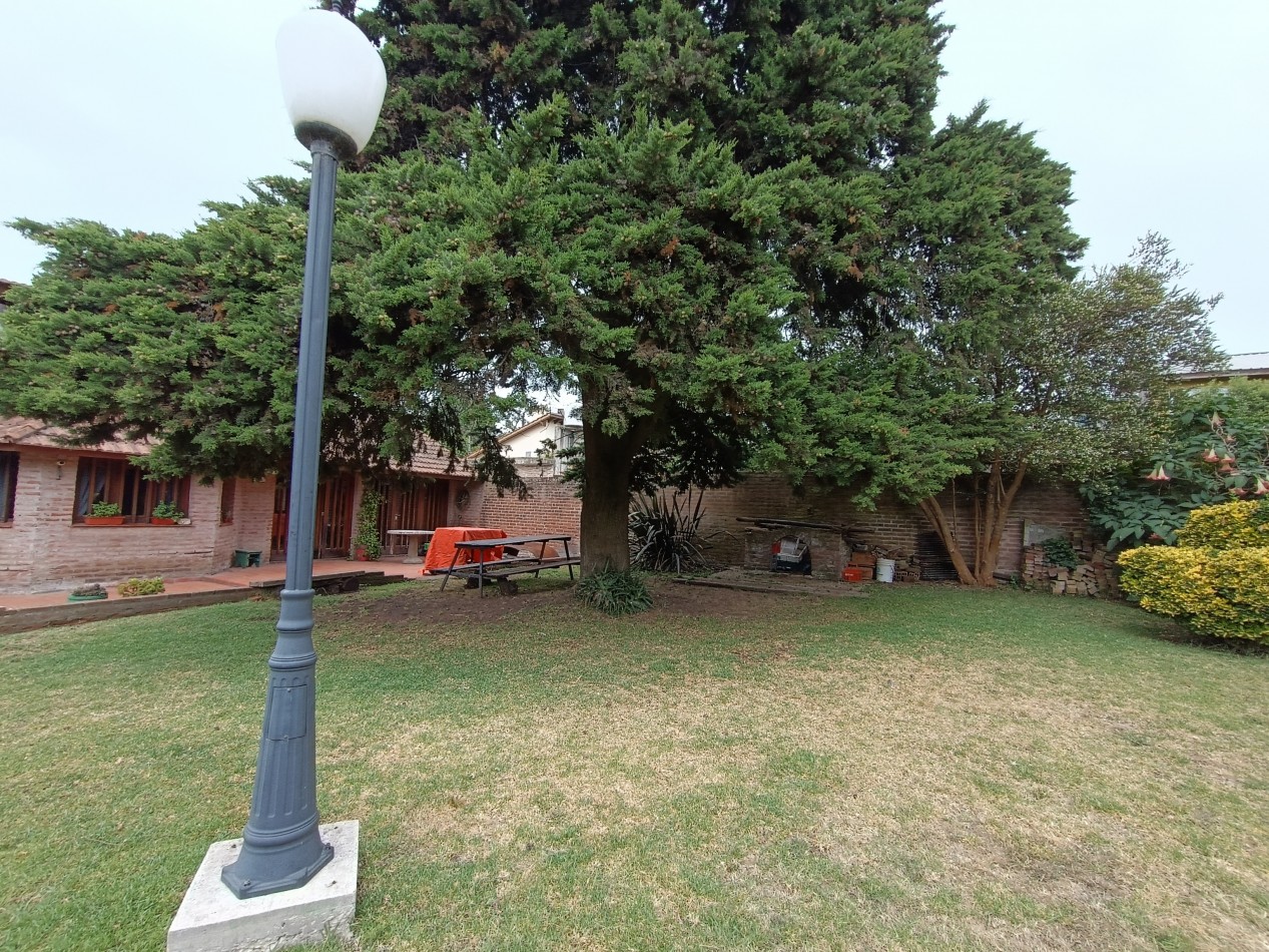 Casa 3 ambientes sobre dos lotes + departamento, cochera, quincho parque en Colinas de Peralta Ramos