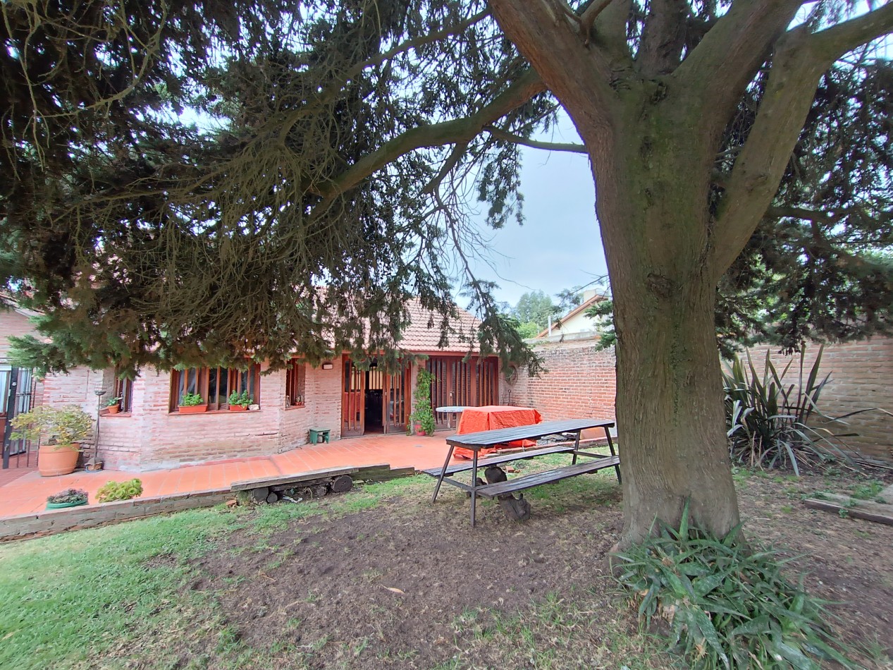 Casa 3 ambientes sobre dos lotes + departamento, cochera, quincho parque en Colinas de Peralta Ramos