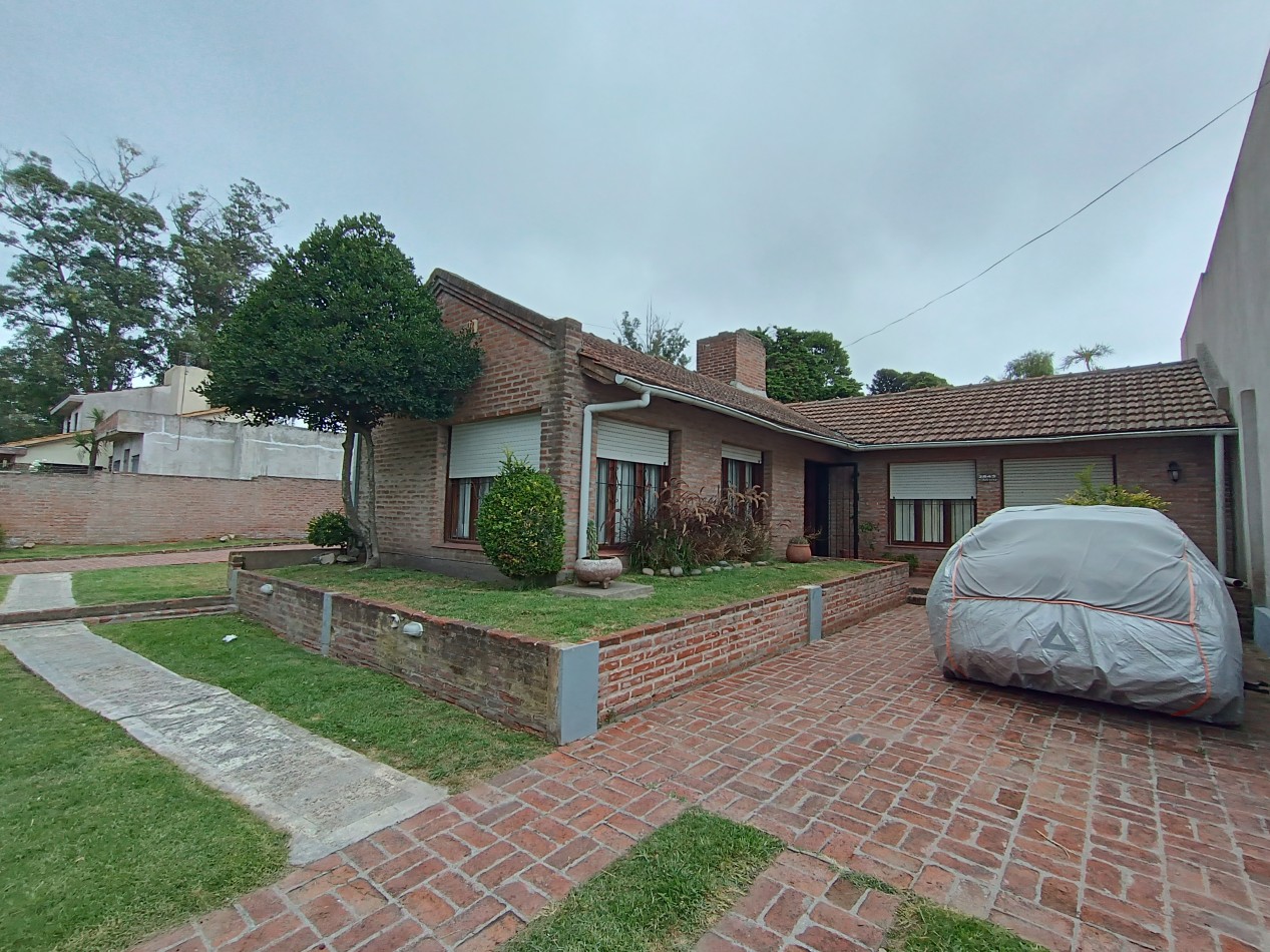 Casa 3 ambientes sobre dos lotes + departamento, cochera, quincho parque en Colinas de Peralta Ramos