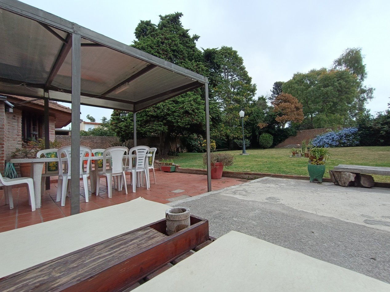 Casa 3 ambientes sobre dos lotes + departamento, cochera, quincho parque en Colinas de Peralta Ramos