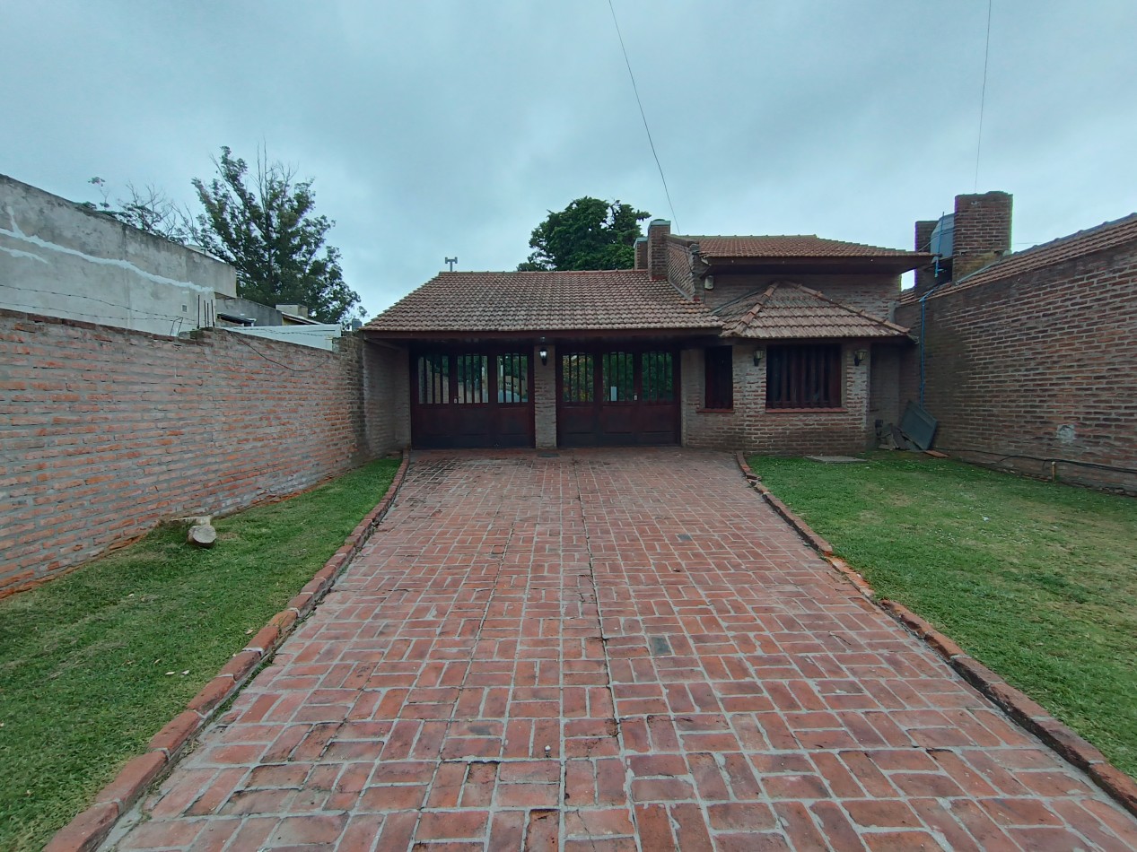 Casa 3 ambientes sobre dos lotes + departamento, cochera, quincho parque en Colinas de Peralta Ramos