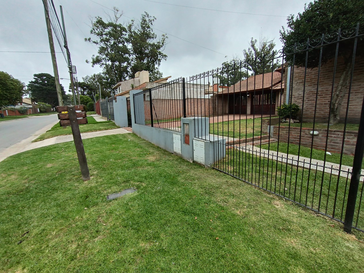 Casa 3 ambientes sobre dos lotes + departamento, cochera, quincho parque en Colinas de Peralta Ramos