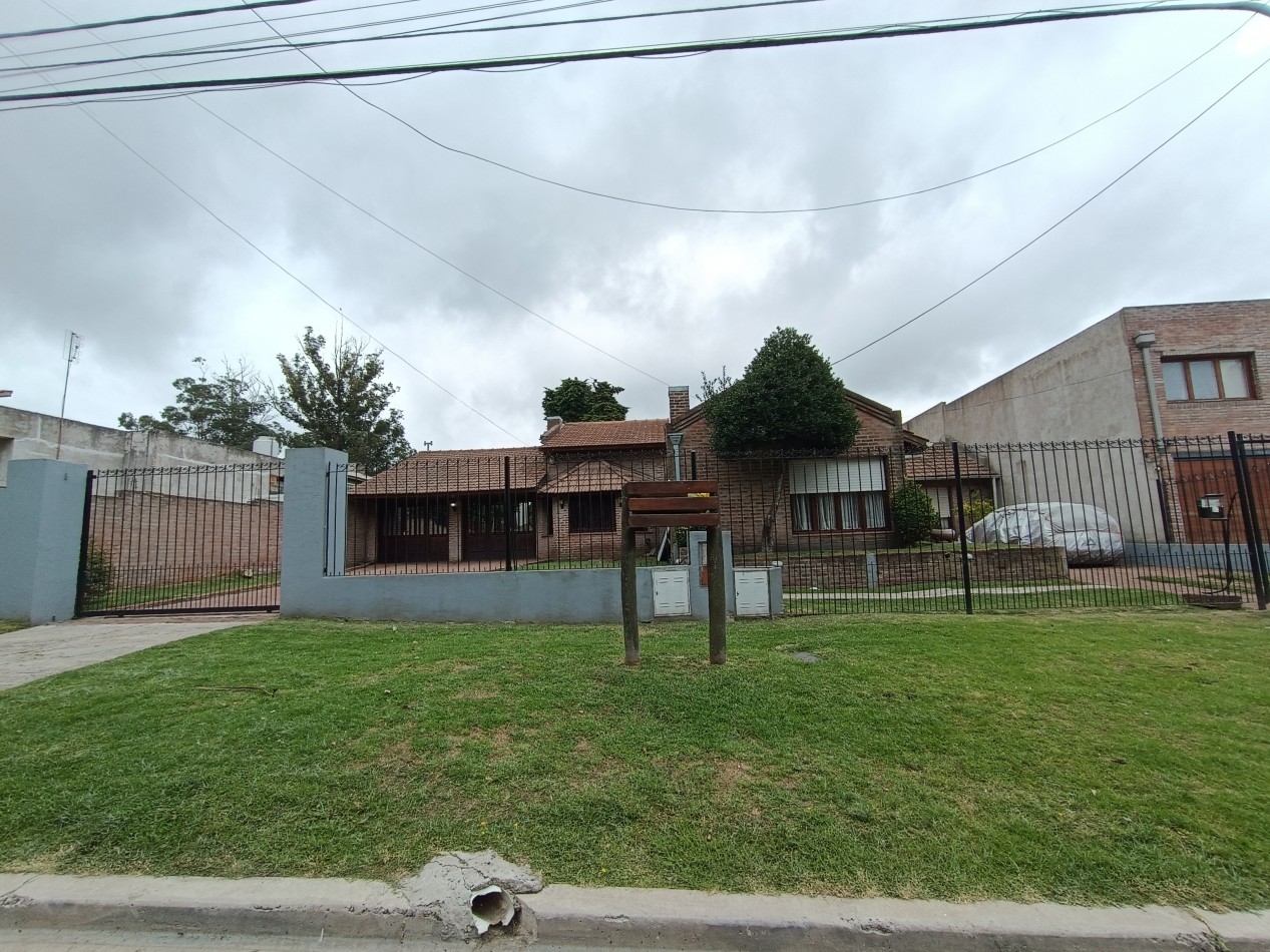 Casa 3 ambientes sobre dos lotes + departamento, cochera, quincho parque en Colinas de Peralta Ramos