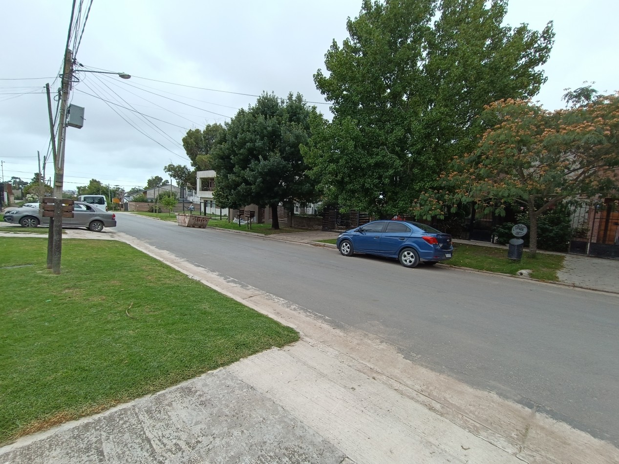 Casa 3 ambientes sobre dos lotes + departamento, cochera, quincho parque en Colinas de Peralta Ramos