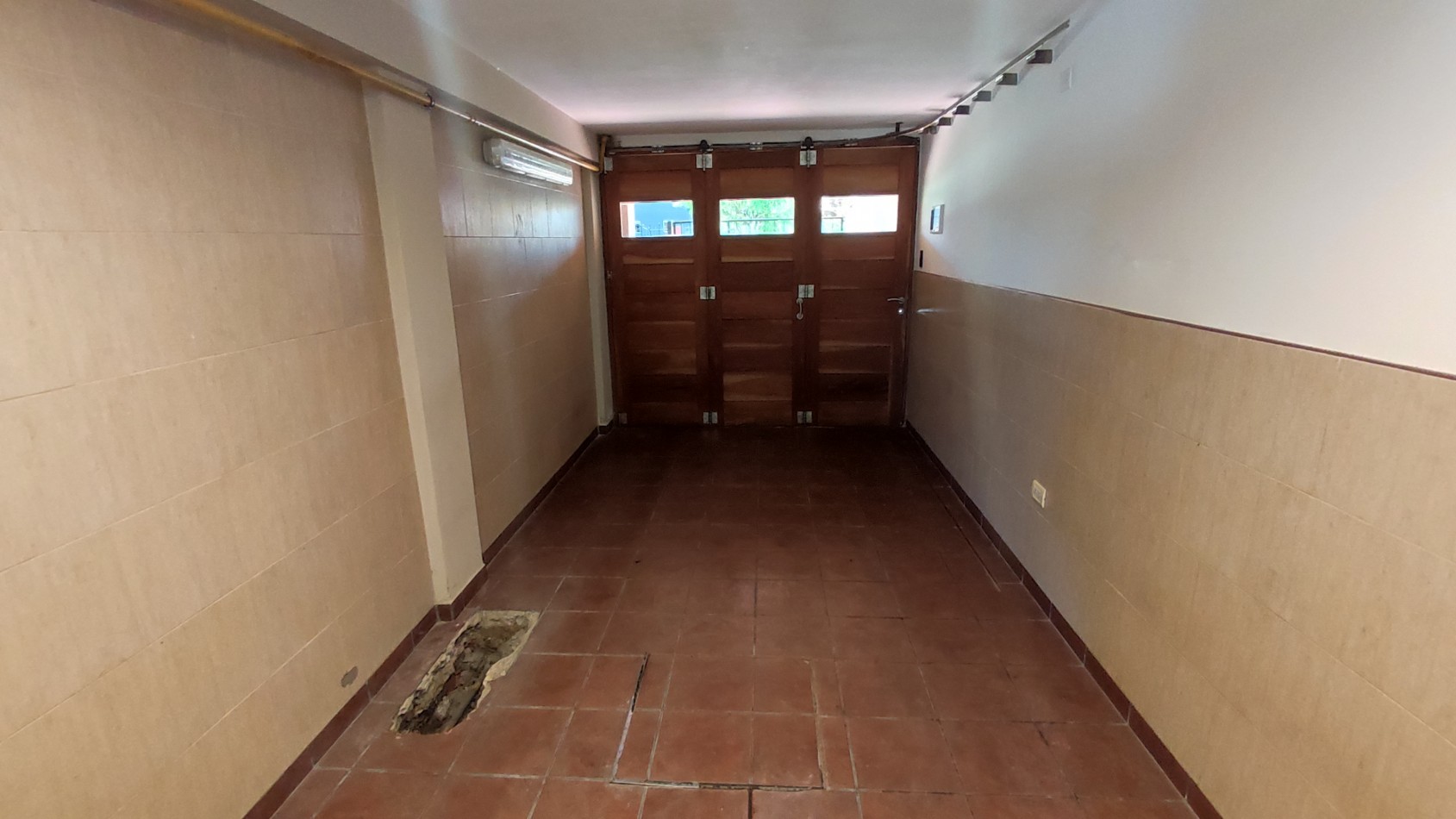 Chalet 5 ambientes C/pileta y Quincho