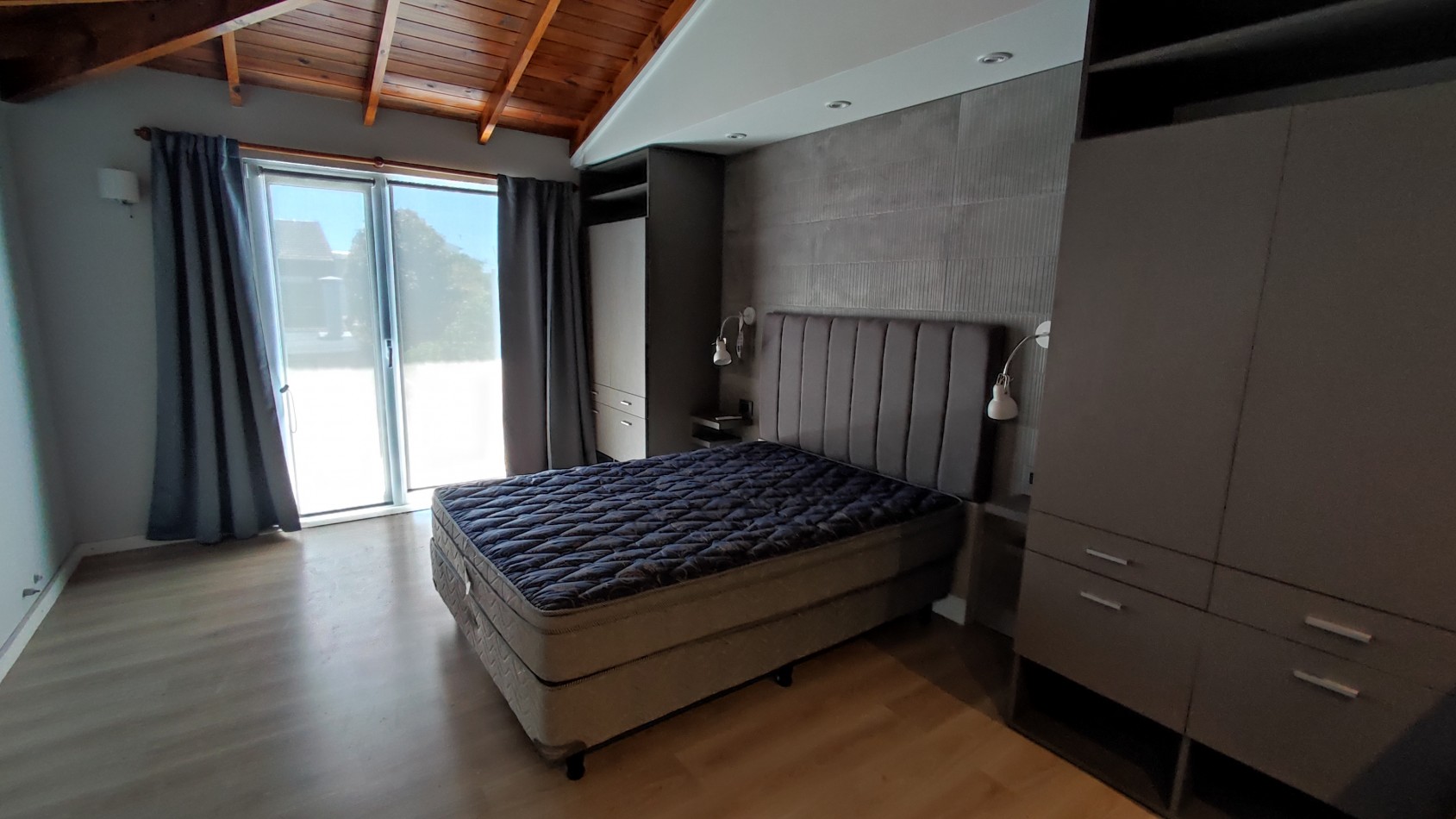 Chalet 5 ambientes C/pileta y Quincho