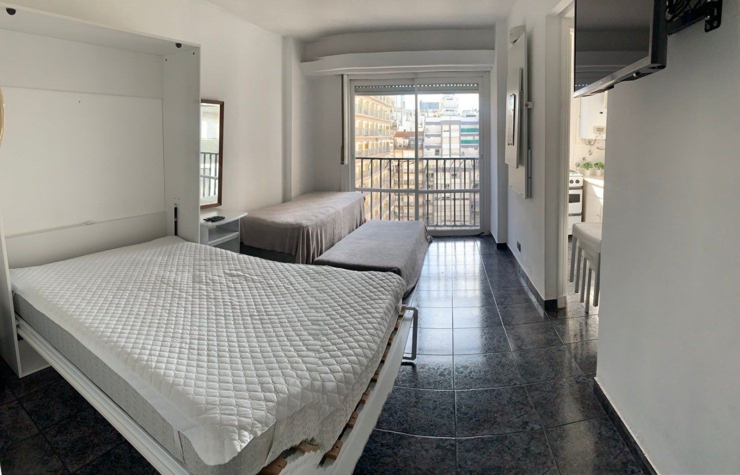 Departamento un ambiente equipado para 4 personas.